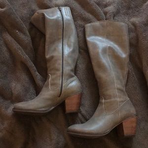 Size 10 Seychelles Grey Boots